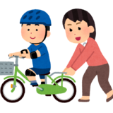 Con Henshin Bike, los niños pueden subir a la bici con facilidad (へんしんバイク)